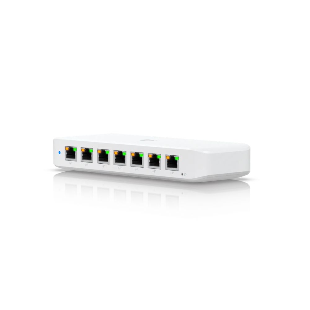 Купить Ubiquiti USW-Ultra-210W-EU compact, Layer 2, 8-port GbE PoE switch with versatile mounting options, 7x GbE PoE+ output ports, GbE port with optional PoE++ input, 202W PoE availability with the included AC power adapter в Алматы